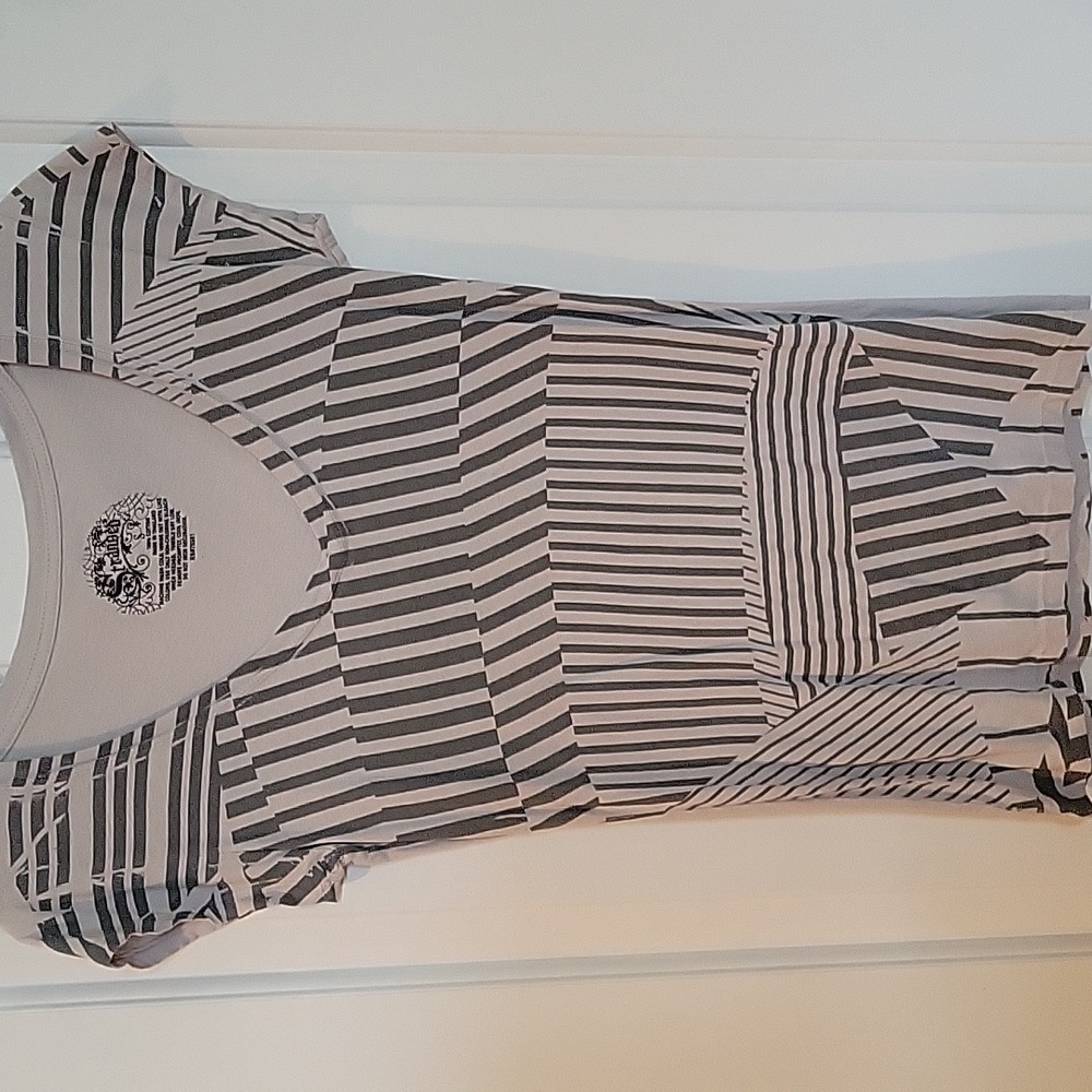 Stranded Distresed Look T-Shirt - Picture 2 of 5